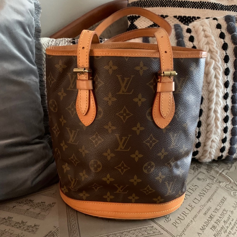 😍 AUTHENTIC LOUIS VUITTON MONOGRAM BUCKET BAG